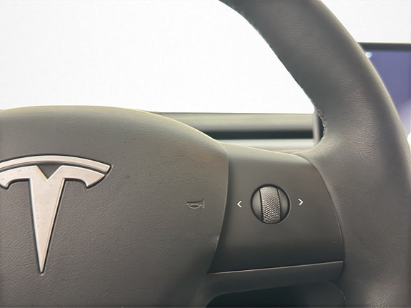 Tesla Model Y 20 of 30