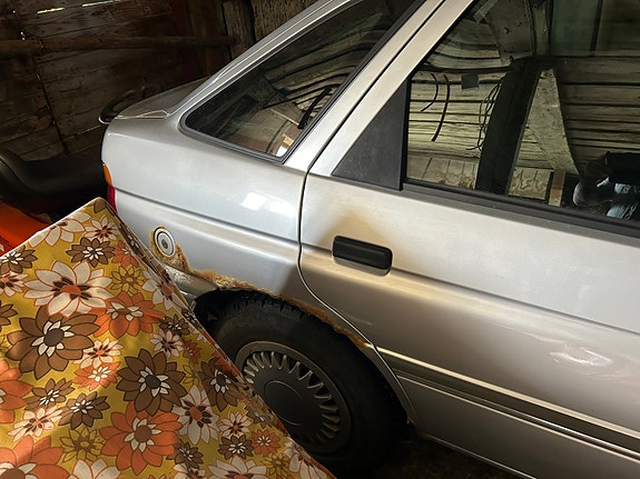 Ford Escort 13 of 13