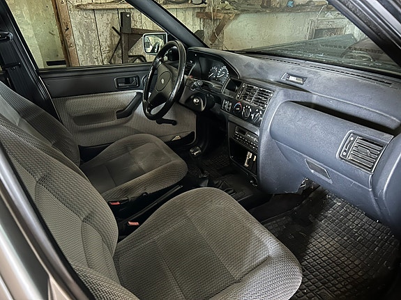 Ford Escort 8 of 13