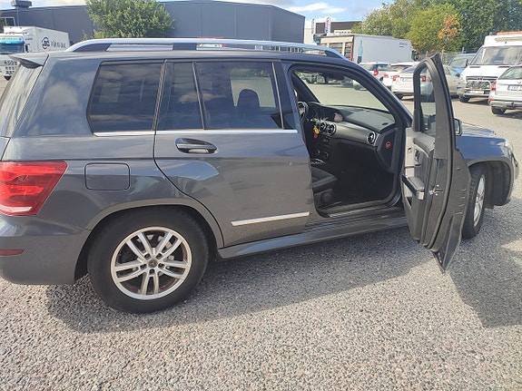 Mercedes-Benz GLK220 2 of 17