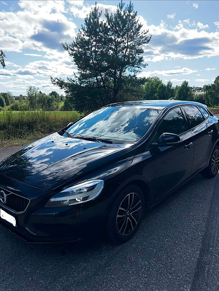 Volvo V40 2 of 5