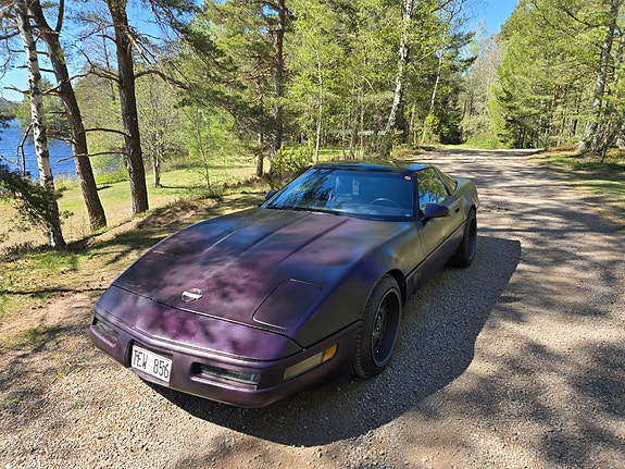 Chevrolet Corvette 4 of 5
