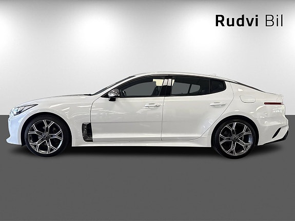 Kia Stinger 4 of 5