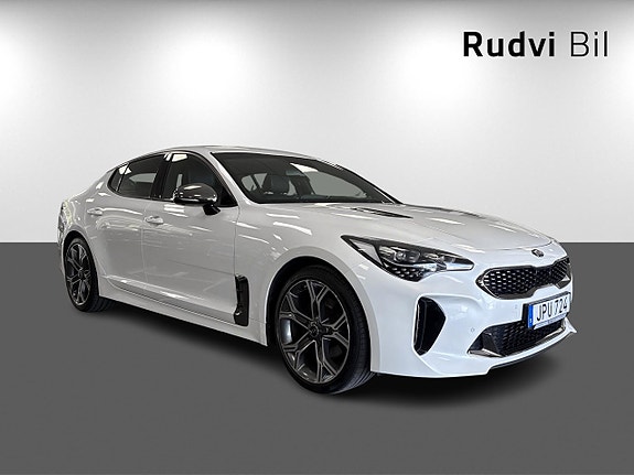 Kia Stinger 3 of 5