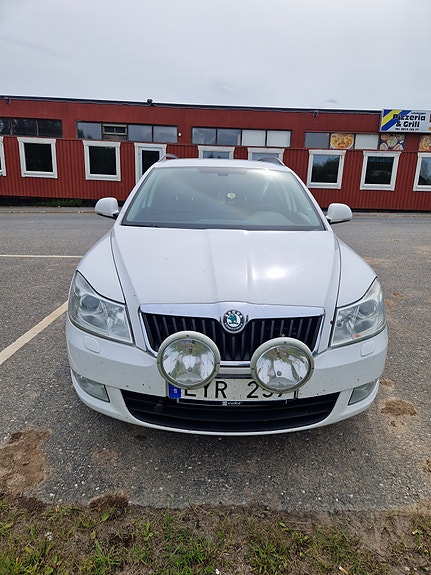 Skoda Octavia 2 of 4