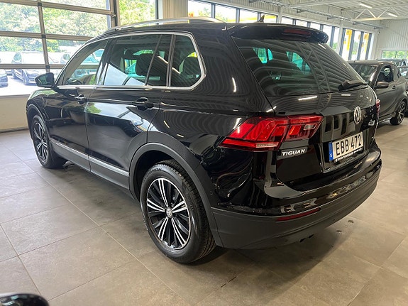 Volkswagen Tiguan 4 of 5