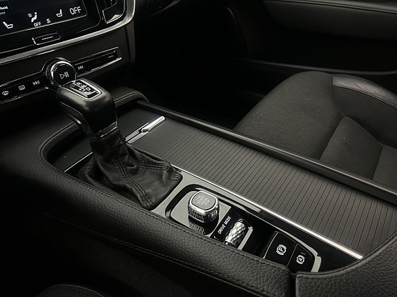 Volvo S90 26 of 30