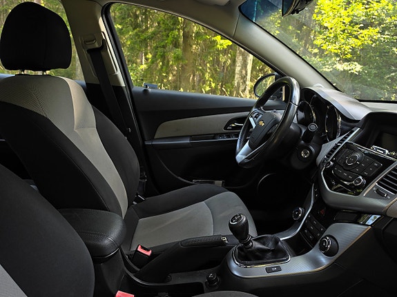 Chevrolet Cruze 9 of 14