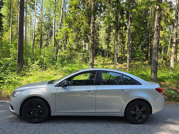 Chevrolet Cruze 7 of 14