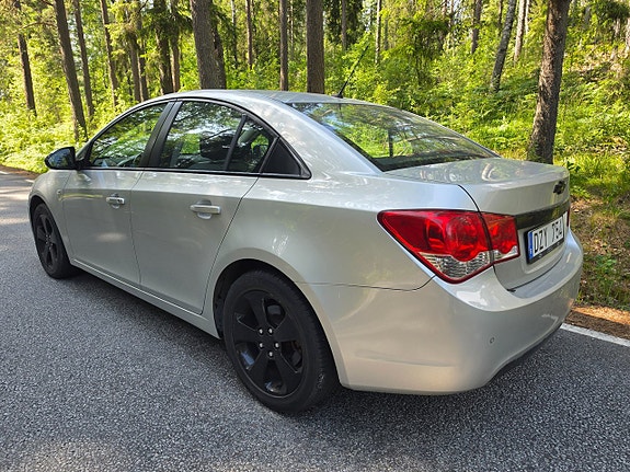Chevrolet Cruze 6 of 14