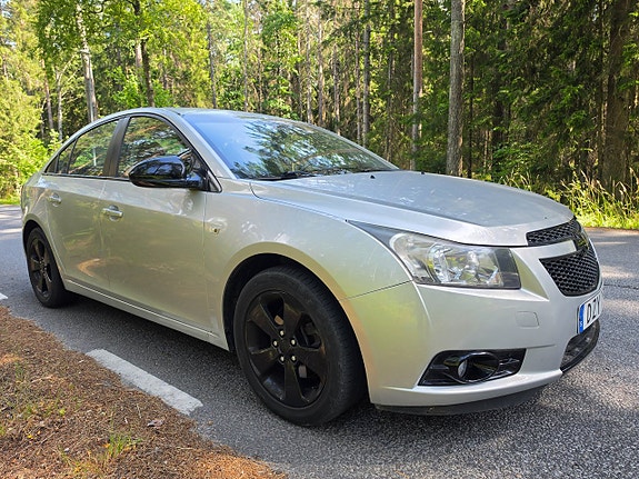Chevrolet Cruze 3 of 5