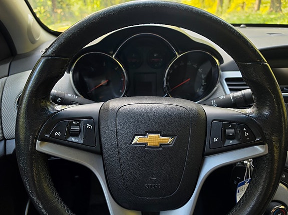Chevrolet Cruze 10 of 14