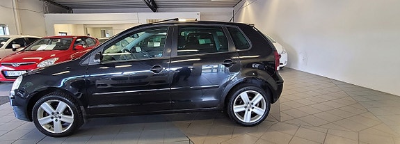 Volkswagen Polo 2 of 5