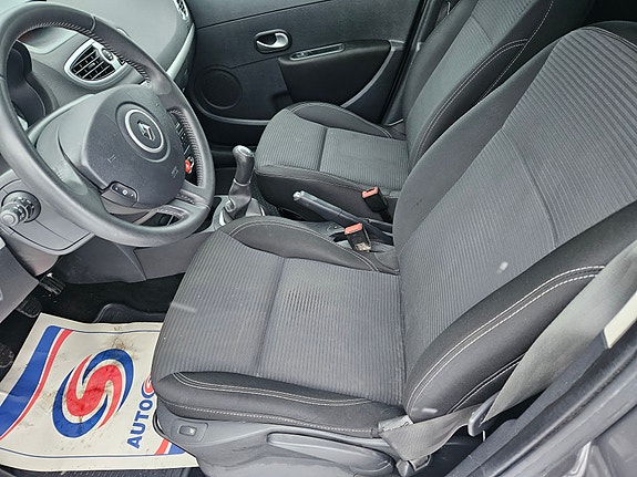 Renault Clio 17 of 17