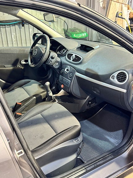 Renault Clio 6 of 17