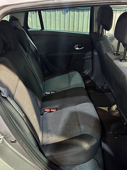 Renault Clio 11 of 17
