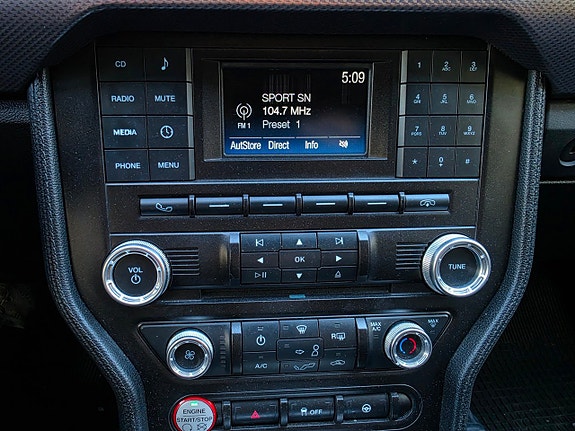 Ford Mustang 4 of 5