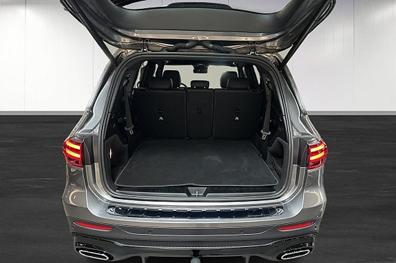 Mercedes-Benz GLB200 16 of 26