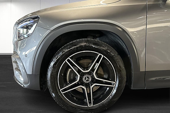 Mercedes-Benz GLB200 6 of 26