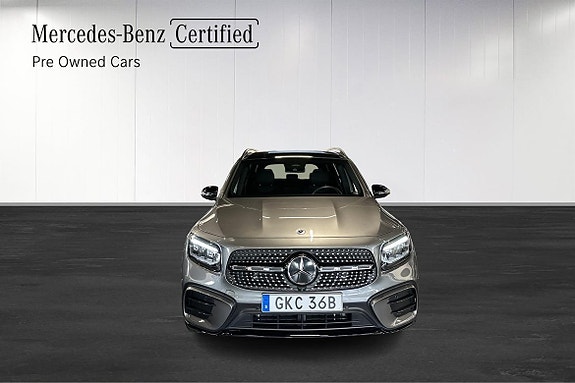 Mercedes-Benz GLB200 14 of 26