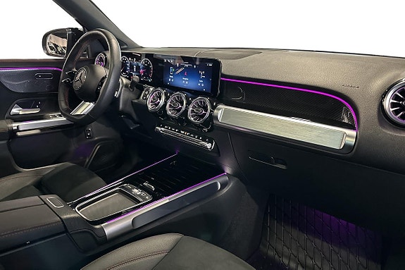 Mercedes-Benz GLB200 9 of 26