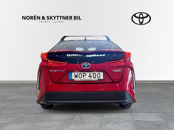 Toyota Prius 7 of 10