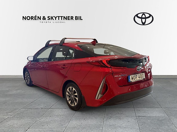 Toyota Prius 5 of 10