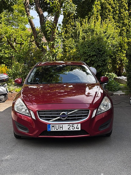 Volvo V60 2 of 5