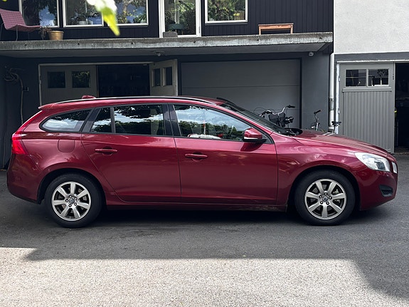 Volvo V60 4 of 5