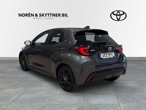 Toyota Yaris 3 of 5