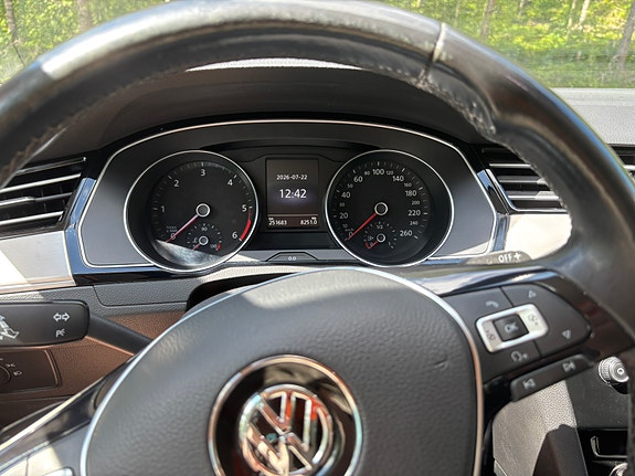 Volkswagen Passat 10 of 11