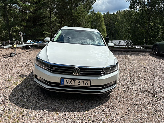 Volkswagen Passat 2 of 5