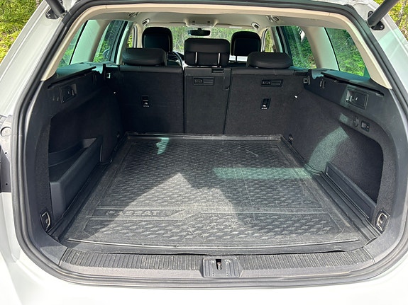 Volkswagen Passat 9 of 11