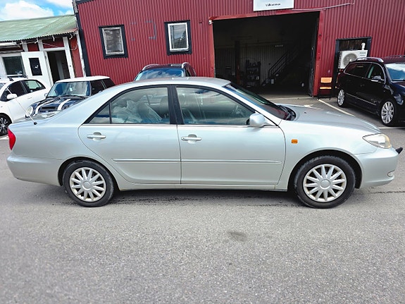 Toyota Camry 5 of 5