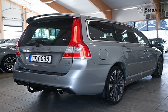 Volvo V70 4 of 5