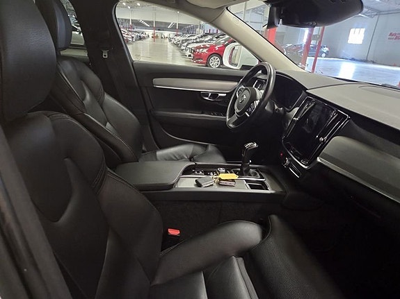 Volvo V90 Cross Country 4 of 5