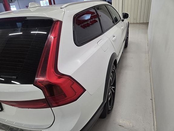 Volvo V90 Cross Country 7 of 10