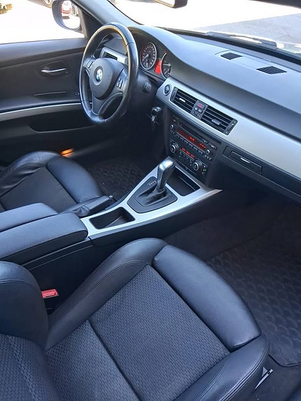 BMW 330d 4 of 5