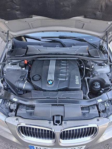 BMW 330d 9 of 15
