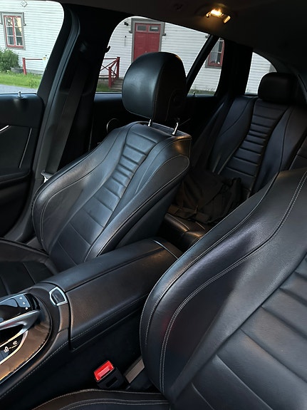 Mercedes-Benz E220 5 of 5