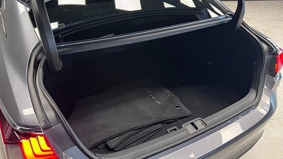 Lexus ES300h 17 of 21