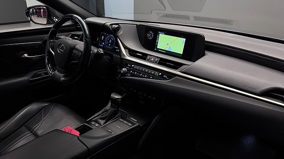 Lexus ES300h 7 of 21