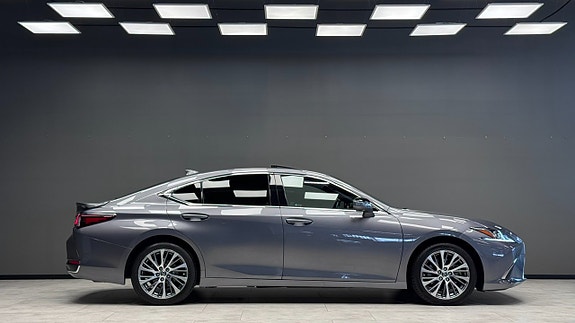 Lexus ES300h 4 of 5
