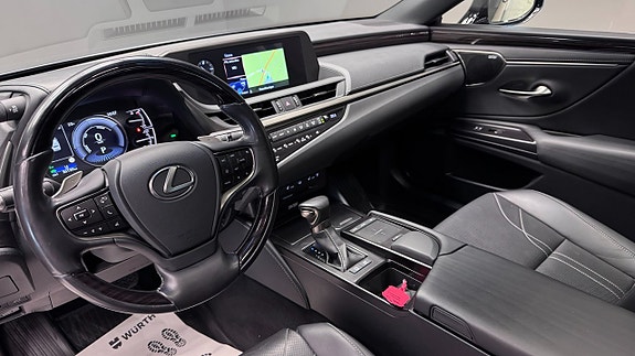 Lexus ES300h 6 of 21