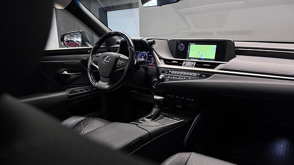 Lexus ES300h 12 of 21