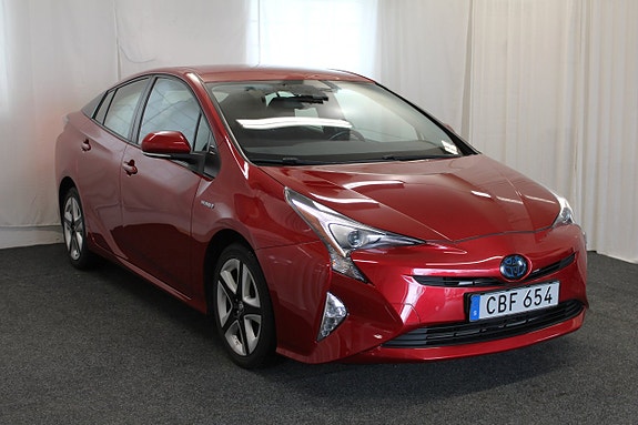 Toyota Prius 2 of 5