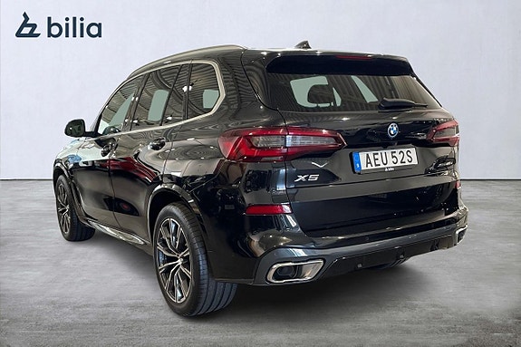 BMW X5 2 of 5