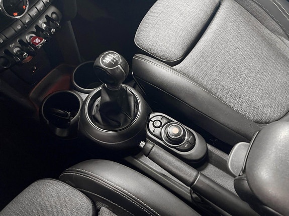 MINI Cooper 12 of 17