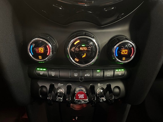 MINI Cooper 13 of 17