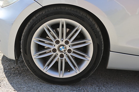 BMW 120i 4 of 5